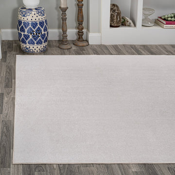 Twyla Classic Solid Low-Pile Machine-Washable Area Rug
